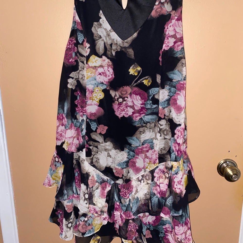 ASTR Black and floral dress with v-neck front